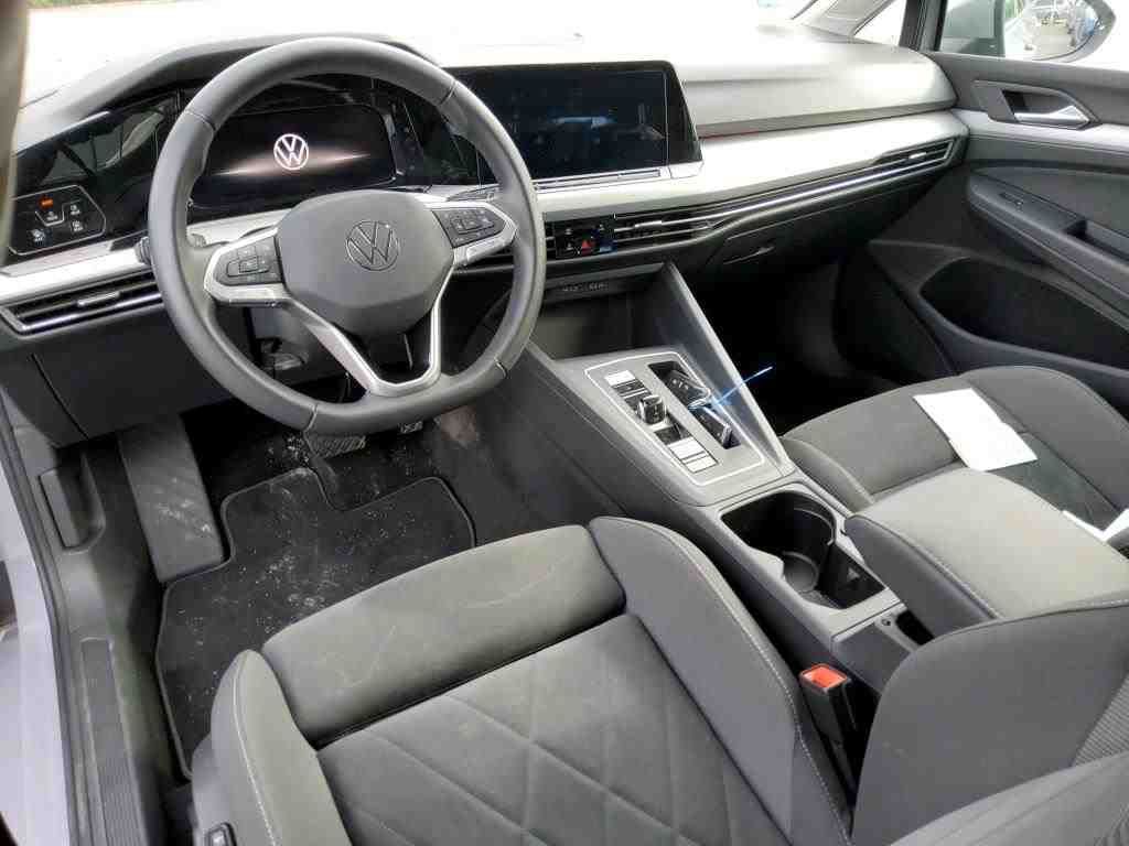 Fahrzeugabbildung Volkswagen Golf VIII Variant 2.0TDI DSG Life CarPlay ACC LM - mit KI generiert/bearbeitet