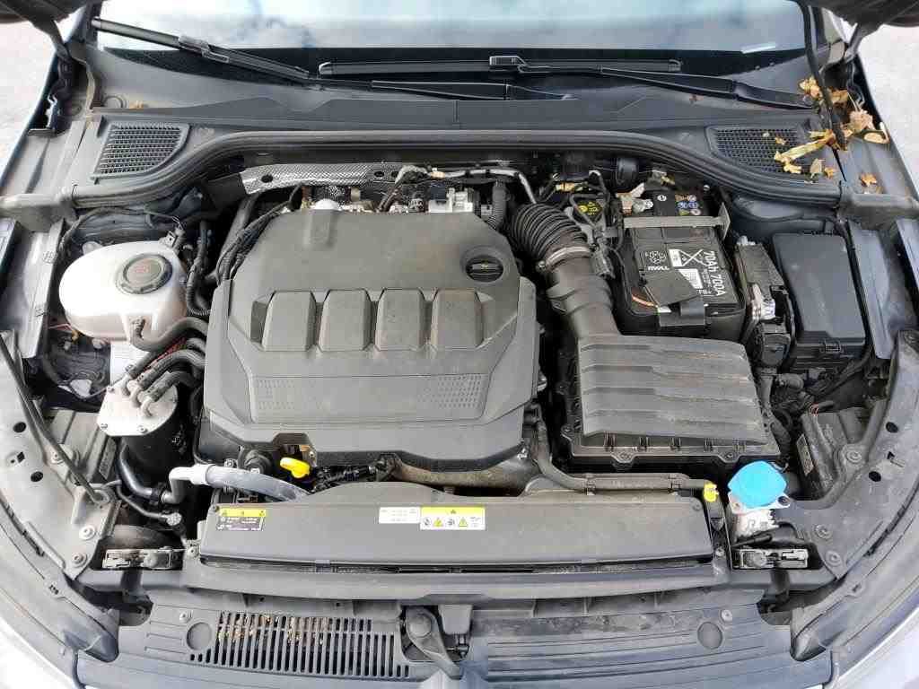 Fahrzeugabbildung Volkswagen Golf VIII Variant 2.0TDI DSG Life CarPlay ACC LM - mit KI generiert/bearbeitet