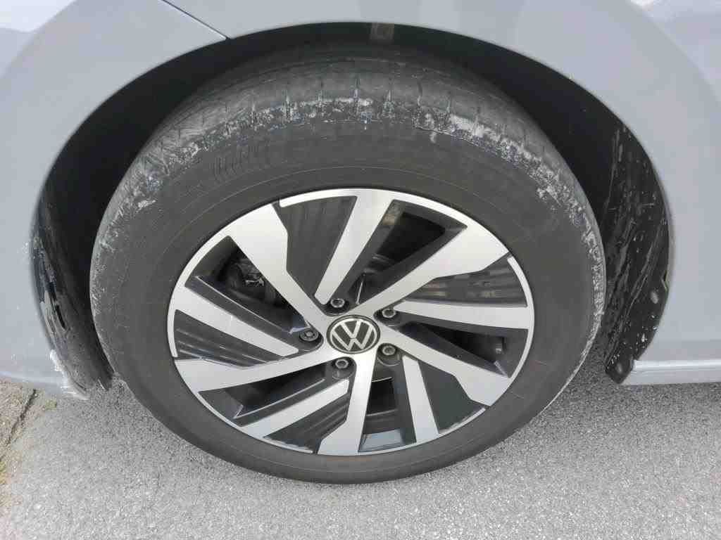 Fahrzeugabbildung Volkswagen Golf VIII Variant 2.0TDI DSG Life CarPlay ACC LM - mit KI generiert/bearbeitet