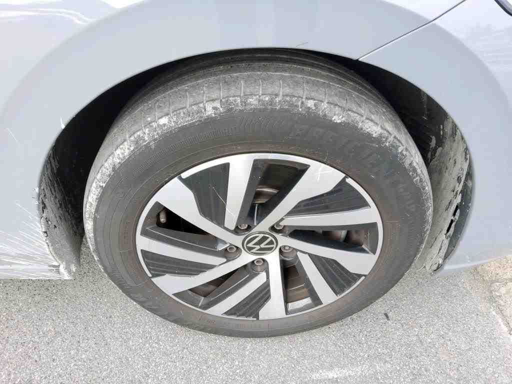 Fahrzeugabbildung Volkswagen Golf VIII Variant 2.0TDI DSG Life CarPlay ACC LM - mit KI generiert/bearbeitet