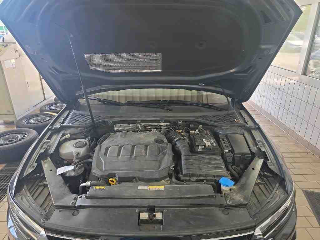 Fahrzeugabbildung Volkswagen Passat Variant 2.0TDI DSG CarPlay ACC LED Navi - mit KI generiert/bearbeitet