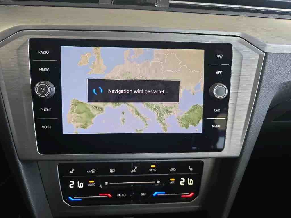 Fahrzeugabbildung Volkswagen Passat Variant 2.0TDI DSG CarPlay ACC LED Navi - mit KI generiert/bearbeitet