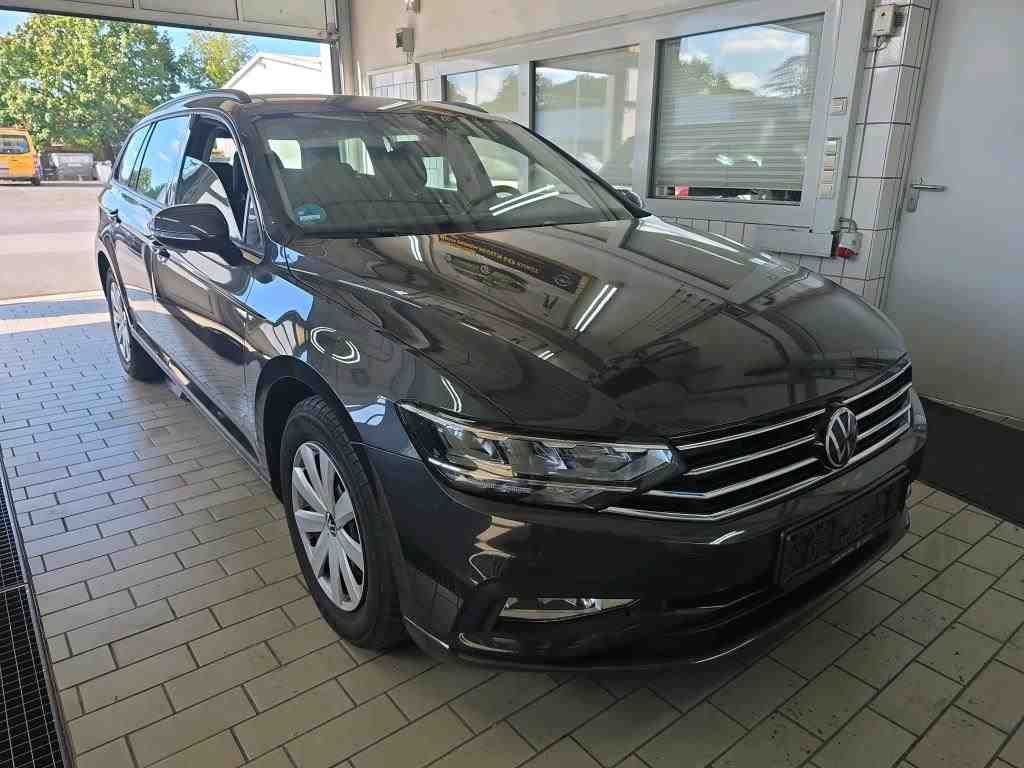 Fahrzeugabbildung Volkswagen Passat Variant 2.0TDI DSG CarPlay ACC LED Navi - mit KI generiert/bearbeitet
