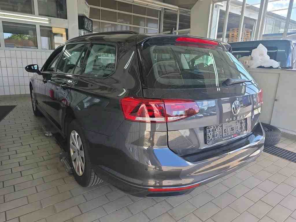 Fahrzeugabbildung Volkswagen Passat Variant 2.0TDI DSG CarPlay ACC LED Navi - mit KI generiert/bearbeitet