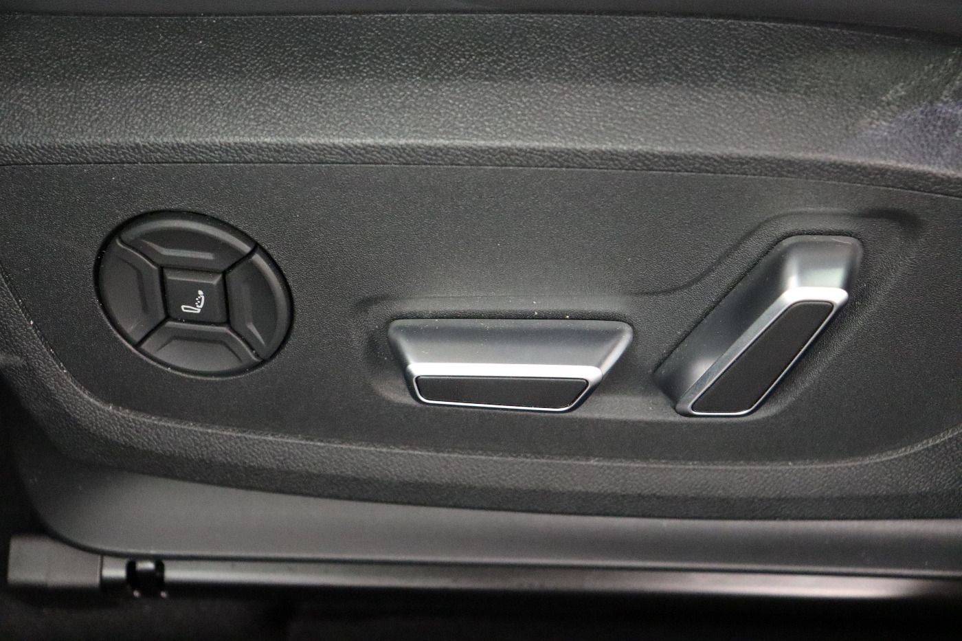 Fahrzeugabbildung Audi A6 Avant e-tron performance S line Edition One