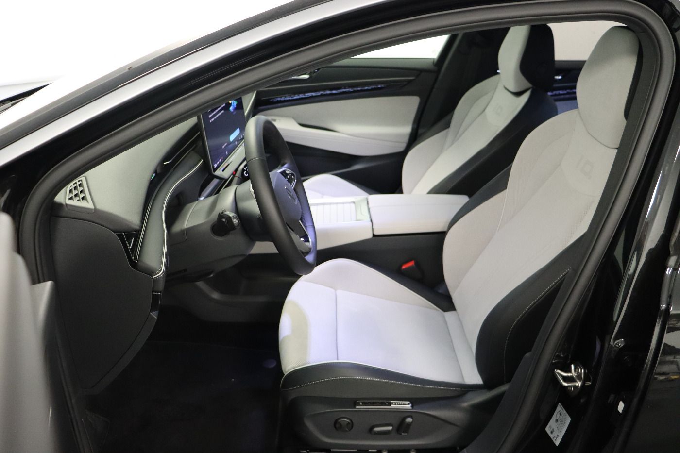 Fahrzeugabbildung Volkswagen ID.7 Tourer Pro IQ.Light|Matrix|CarPlay|h/k|AHK