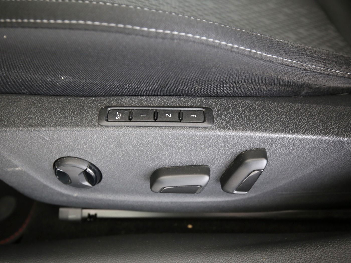Fahrzeugabbildung SKODA Octavia Combi 2.0 TDI First Edition AHK|HUD|ACC