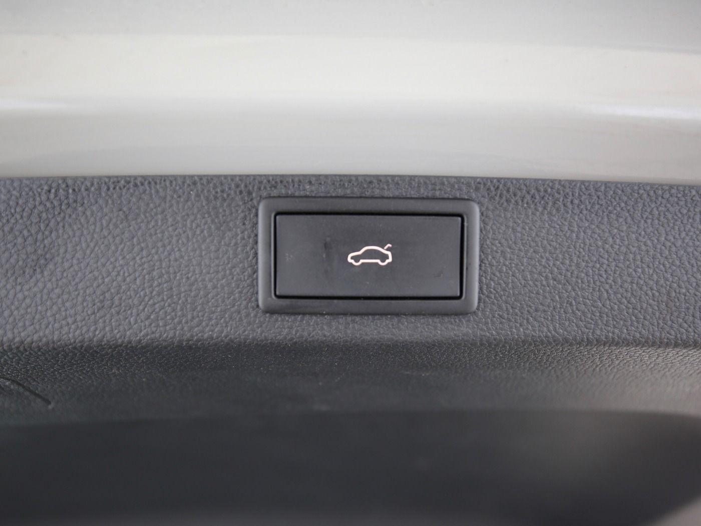 Fahrzeugabbildung SKODA Karoq 2.0 TDI Scout 4x4 DSG AHK|Pano|SD|ACC|LED|