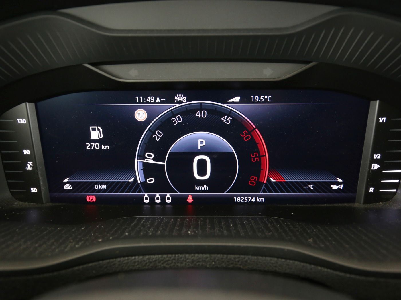 Fahrzeugabbildung SKODA Karoq 2.0 TDI Scout 4x4 DSG AHK|Pano|SD|ACC|LED|