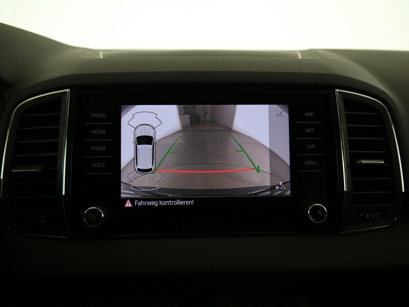 Fahrzeugabbildung SKODA Karoq 2.0 TDI Scout 4x4 DSG AHK|Pano|SD|ACC|LED|
