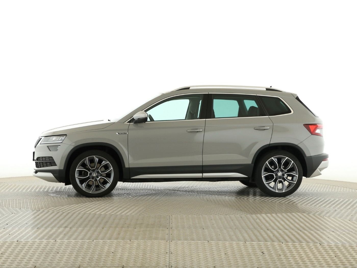 Fahrzeugabbildung SKODA Karoq 2.0 TDI Scout 4x4 DSG AHK|Pano|SD|ACC|LED|