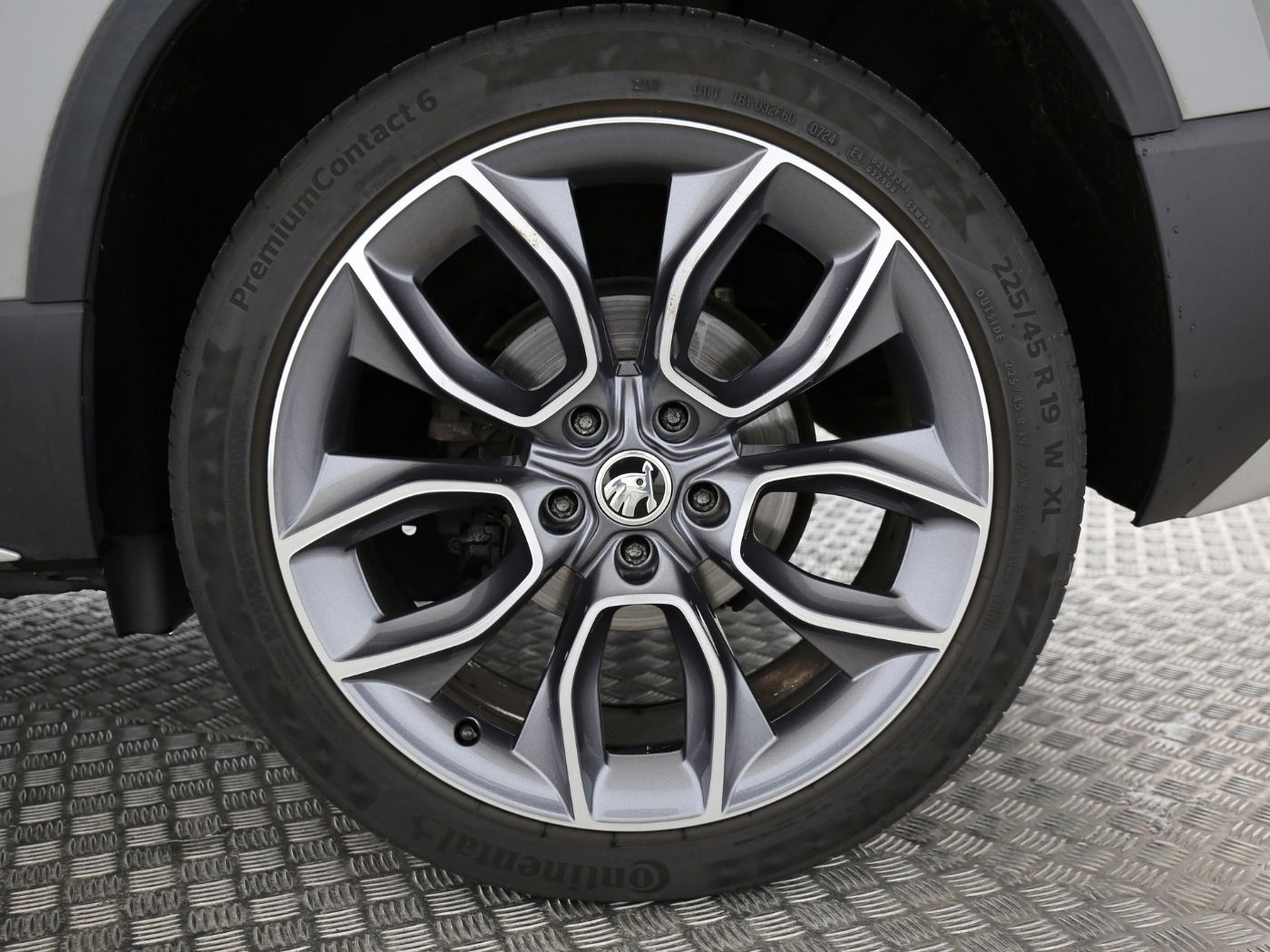 Fahrzeugabbildung SKODA Karoq 2.0 TDI Scout 4x4 DSG AHK|Pano|SD|ACC|LED|