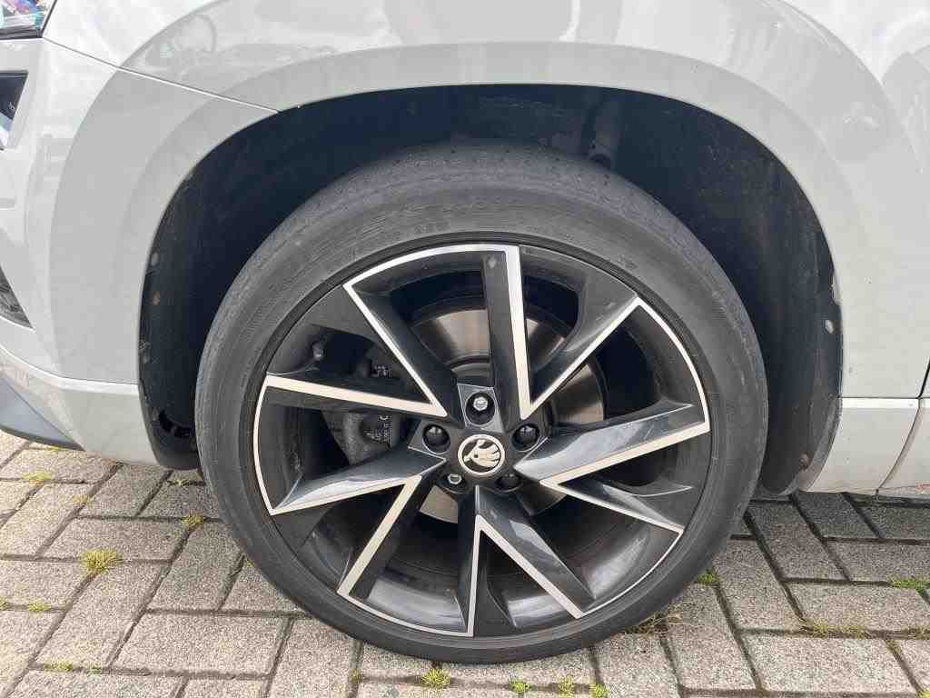 Fahrzeugabbildung SKODA Karoq 2.0 TDI Sportline 4x4 DSG Matrix|AHK|Pano|