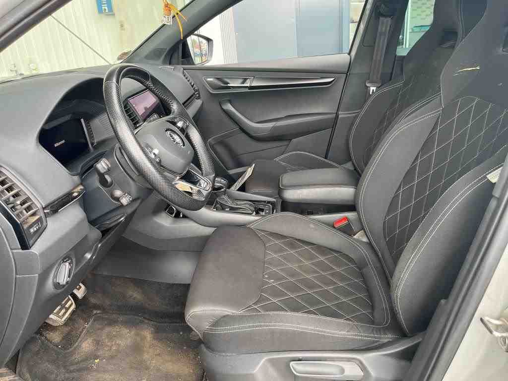 Fahrzeugabbildung SKODA Karoq 2.0 TDI Sportline 4x4 DSG Matrix|AHK|Pano|