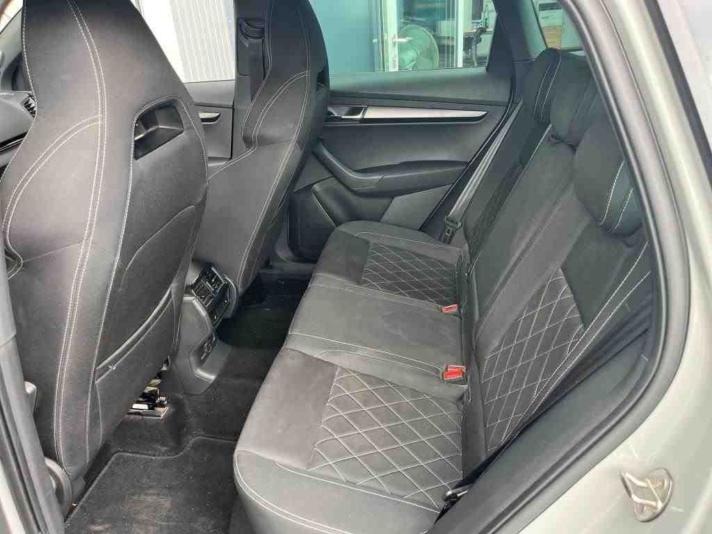 Fahrzeugabbildung SKODA Karoq 2.0 TDI Sportline 4x4 DSG Matrix|AHK|Pano|
