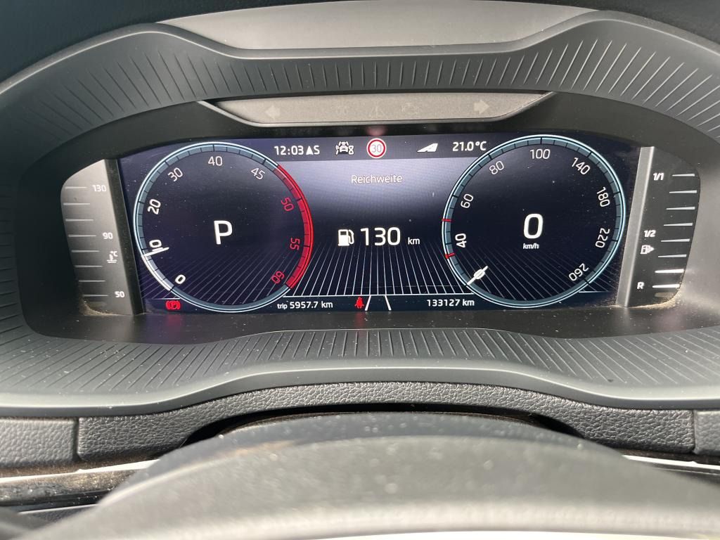 Fahrzeugabbildung SKODA Karoq 2.0 TDI Sportline 4x4 DSG Matrix|AHK|Pano|