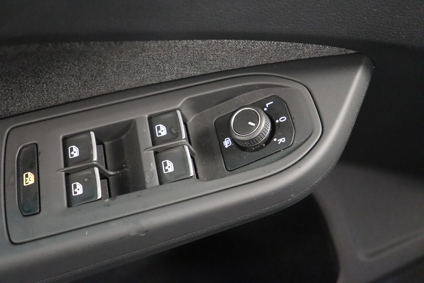 Fahrzeugabbildung Volkswagen Golf VIII 1.0 TSI MOVE CarPlay|Standhzg|ACC