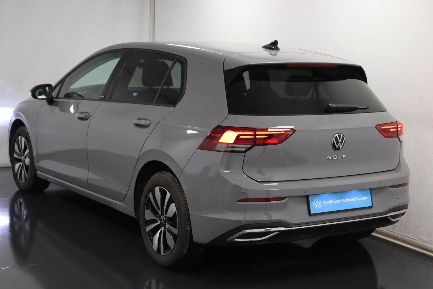 Fahrzeugabbildung Volkswagen Golf VIII 1.0 TSI MOVE CarPlay|Standhzg|ACC