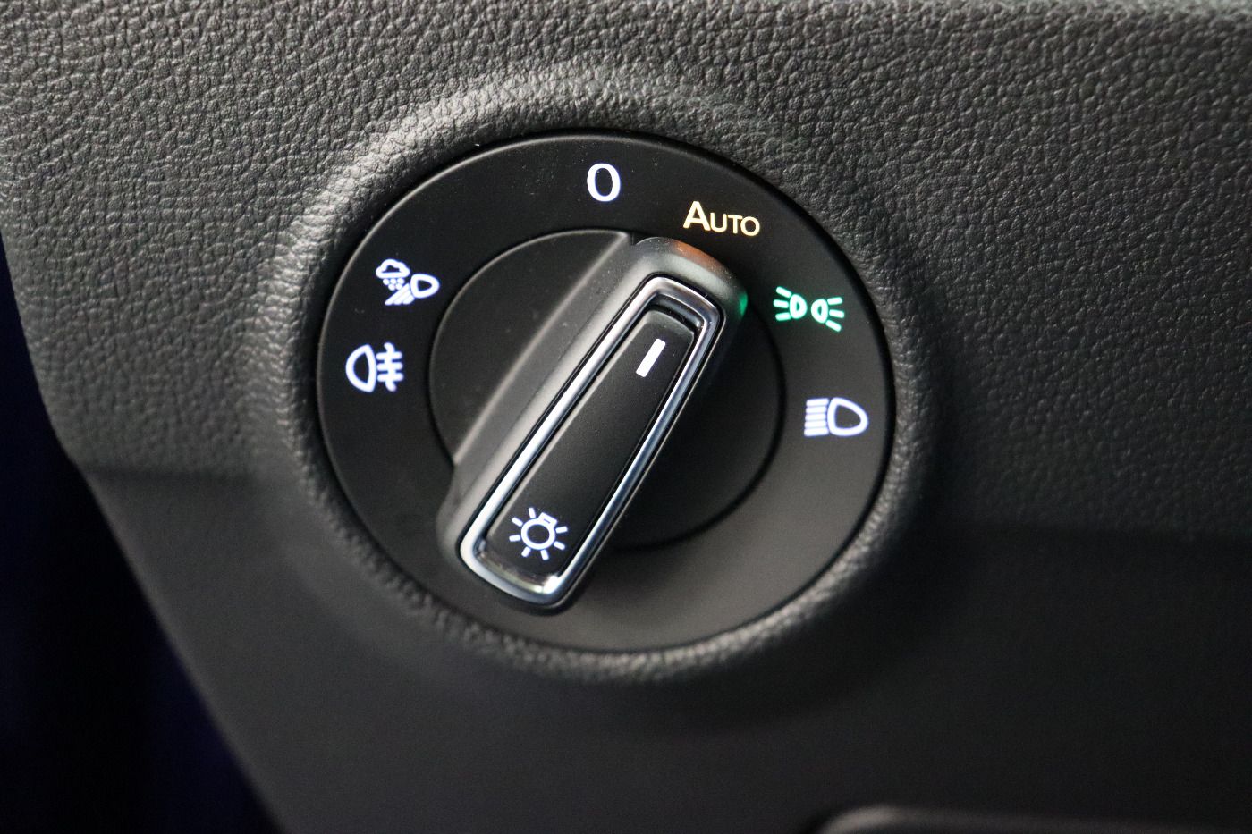 Fahrzeugabbildung Volkswagen T-Roc 2.0 TSI DSG 4Motion R-Line IQ.Light|Matrix
