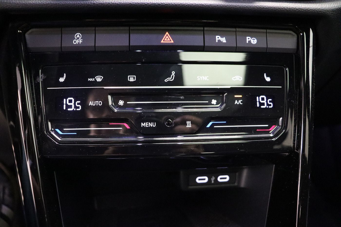 Fahrzeugabbildung Volkswagen T-Roc 2.0 TSI DSG 4Motion R-Line IQ.Light|Matrix