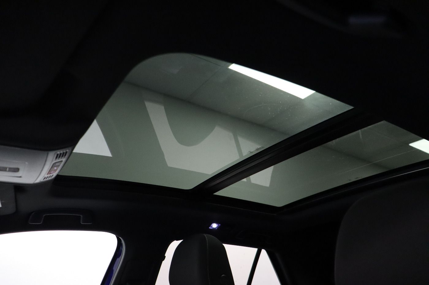 Fahrzeugabbildung Volkswagen T-Roc 2.0 TSI DSG 4Motion R-Line IQ.Light|Matrix