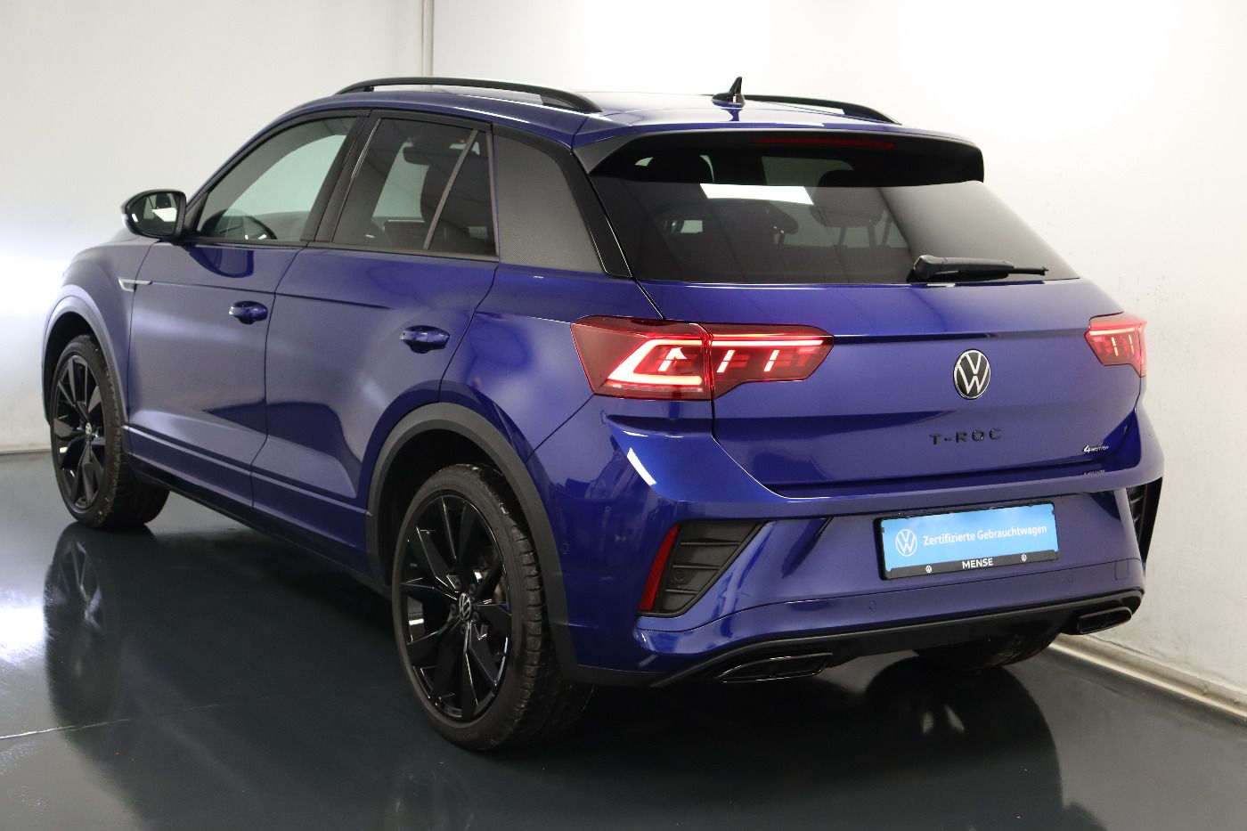 Fahrzeugabbildung Volkswagen T-Roc 2.0 TSI DSG 4Motion R-Line IQ.Light|Matrix