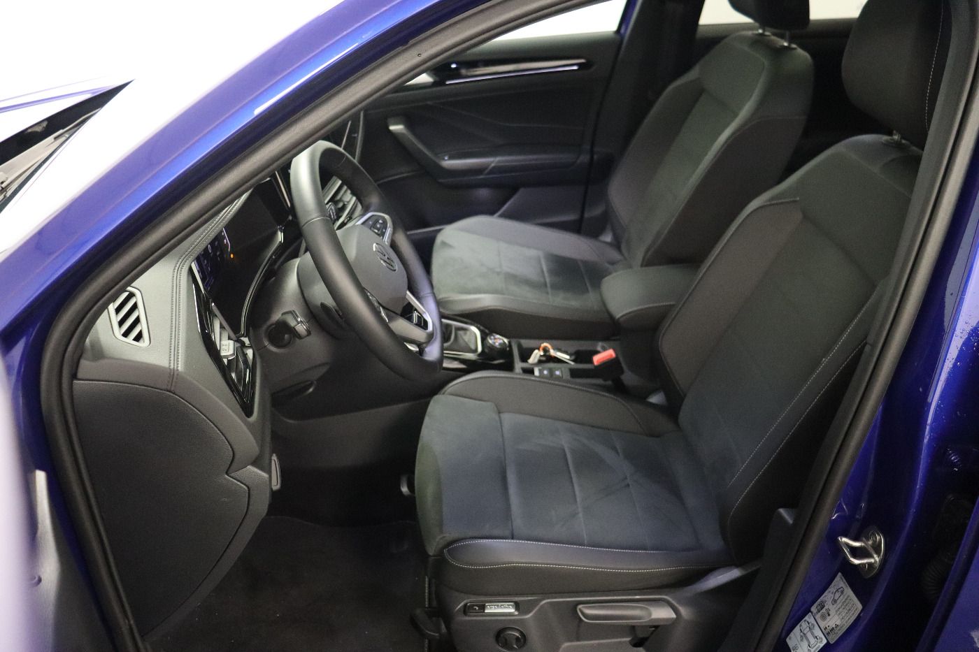 Fahrzeugabbildung Volkswagen T-Roc 2.0 TSI DSG 4Motion R-Line IQ.Light|Matrix