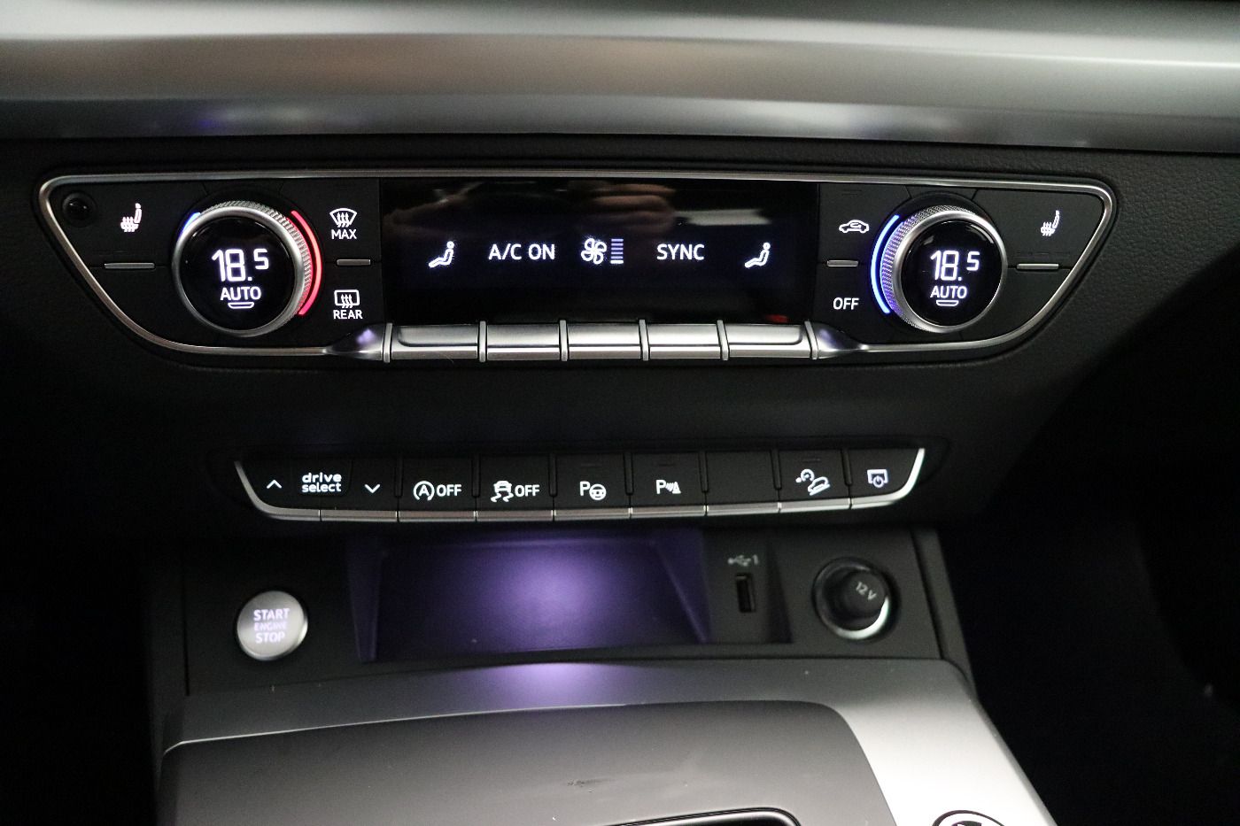 Fahrzeugabbildung Audi Q5 45 TFSI quattro S tronic S line Matrix|AHK|LM