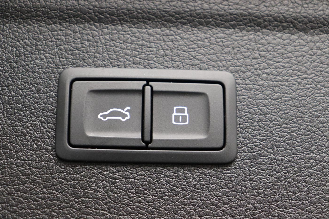 Fahrzeugabbildung Audi Q5 45 TFSI quattro S tronic S line Matrix|AHK|LM