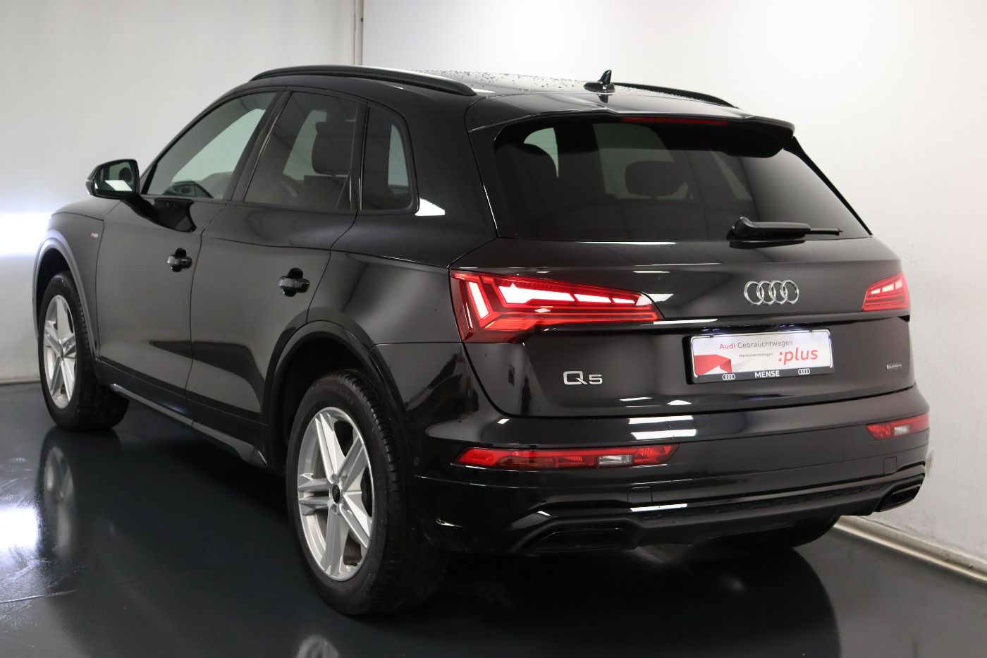 Fahrzeugabbildung Audi Q5 45 TFSI quattro S tronic S line Matrix|AHK|LM