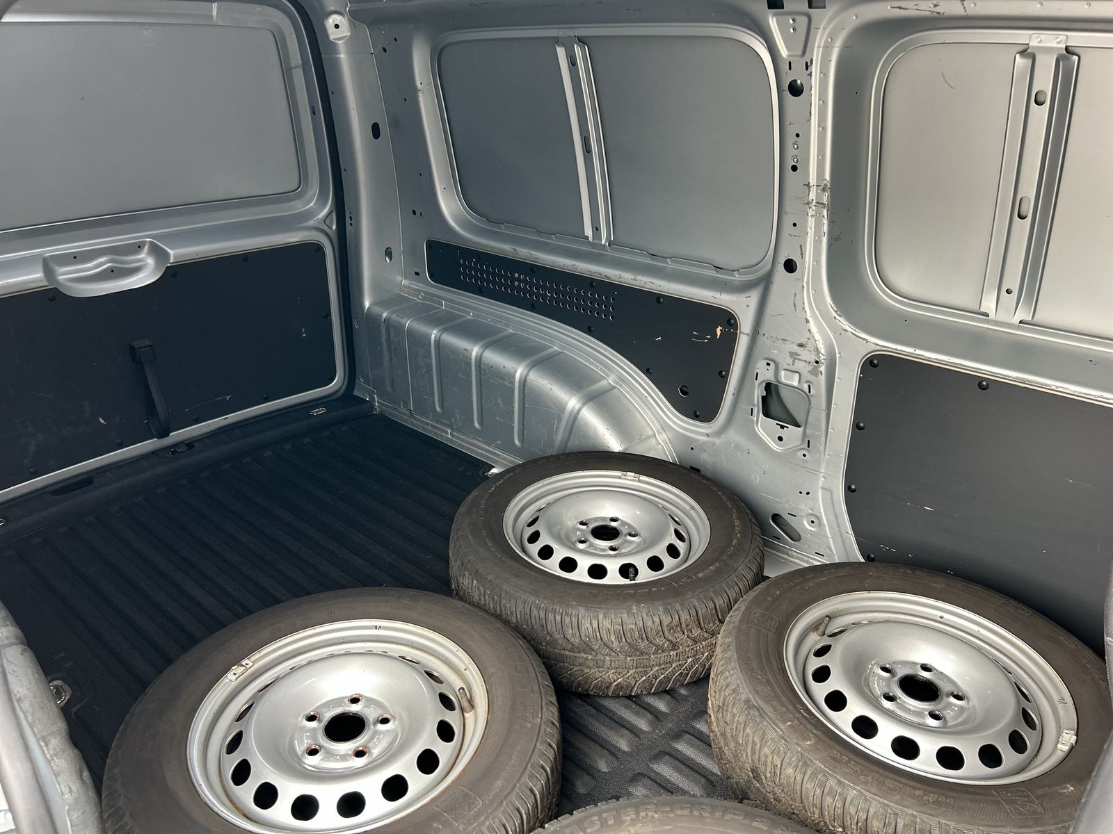 Fahrzeugabbildung Volkswagen Caddy Maxi Kasten Trendline 2.0 l TDI 75 kW