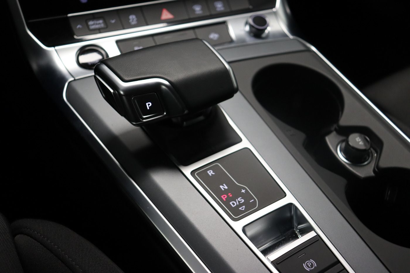Fahrzeugabbildung Audi A6 Avant 50 TDI quattro S tronic Matrix|AHK