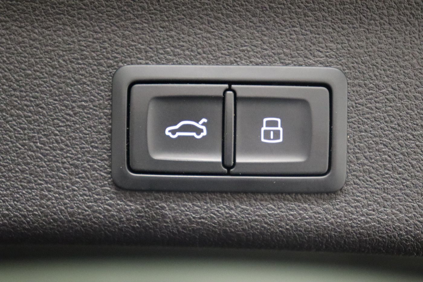 Fahrzeugabbildung Audi A6 Avant 50 TDI quattro S tronic Matrix|AHK