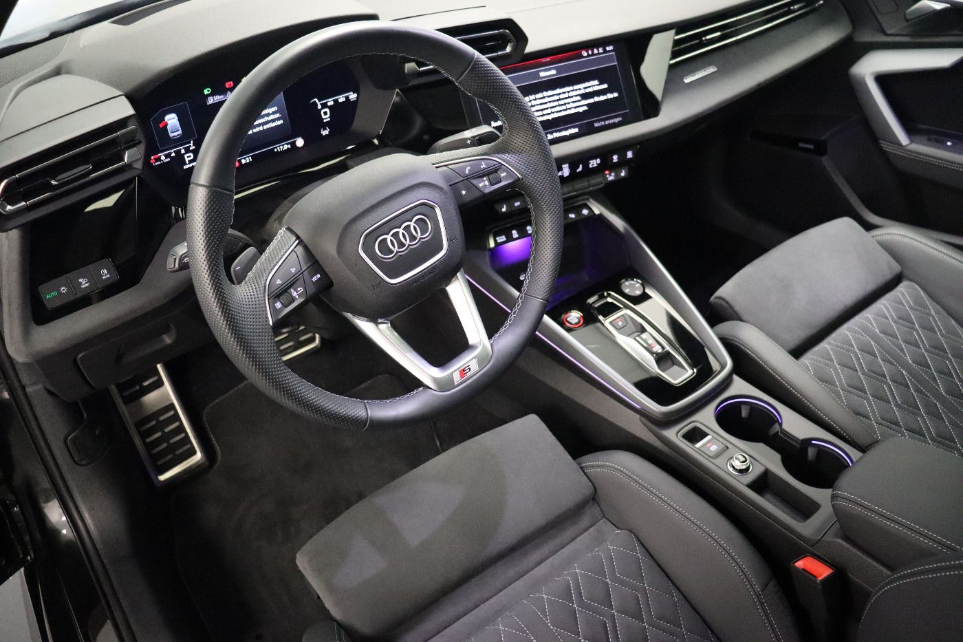 Fahrzeugabbildung Audi S3 Limousine quattro S tronic Matrix|CarPlay|HUD