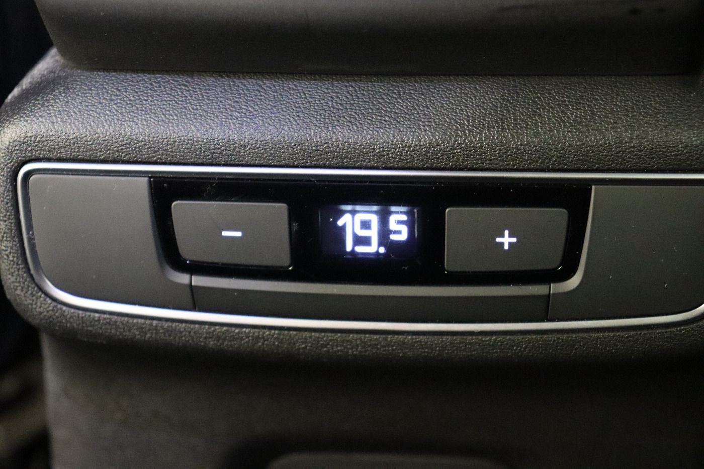 Fahrzeug autohaus mense Fahrzeugabbildung Audi Q4 e-tron 40 Matrix|CarPlay|AHK|HUD|Standhzg|ACC