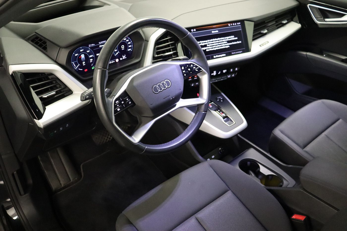 Fahrzeug autohaus mense Fahrzeugabbildung Audi Q4 e-tron 40 Matrix|CarPlay|AHK|HUD|Standhzg|ACC