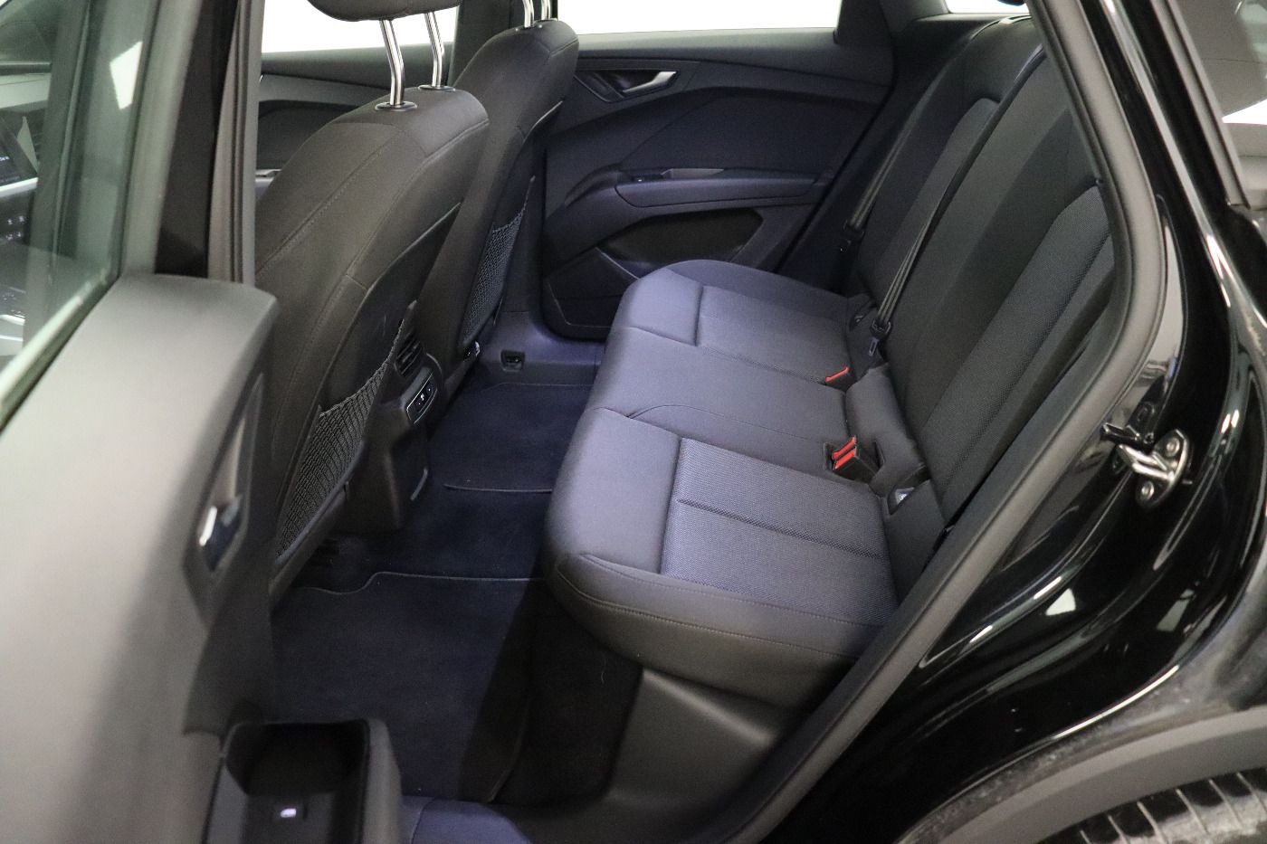 Fahrzeug autohaus mense Fahrzeugabbildung Audi Q4 e-tron 40 Matrix|CarPlay|AHK|HUD|Standhzg|ACC