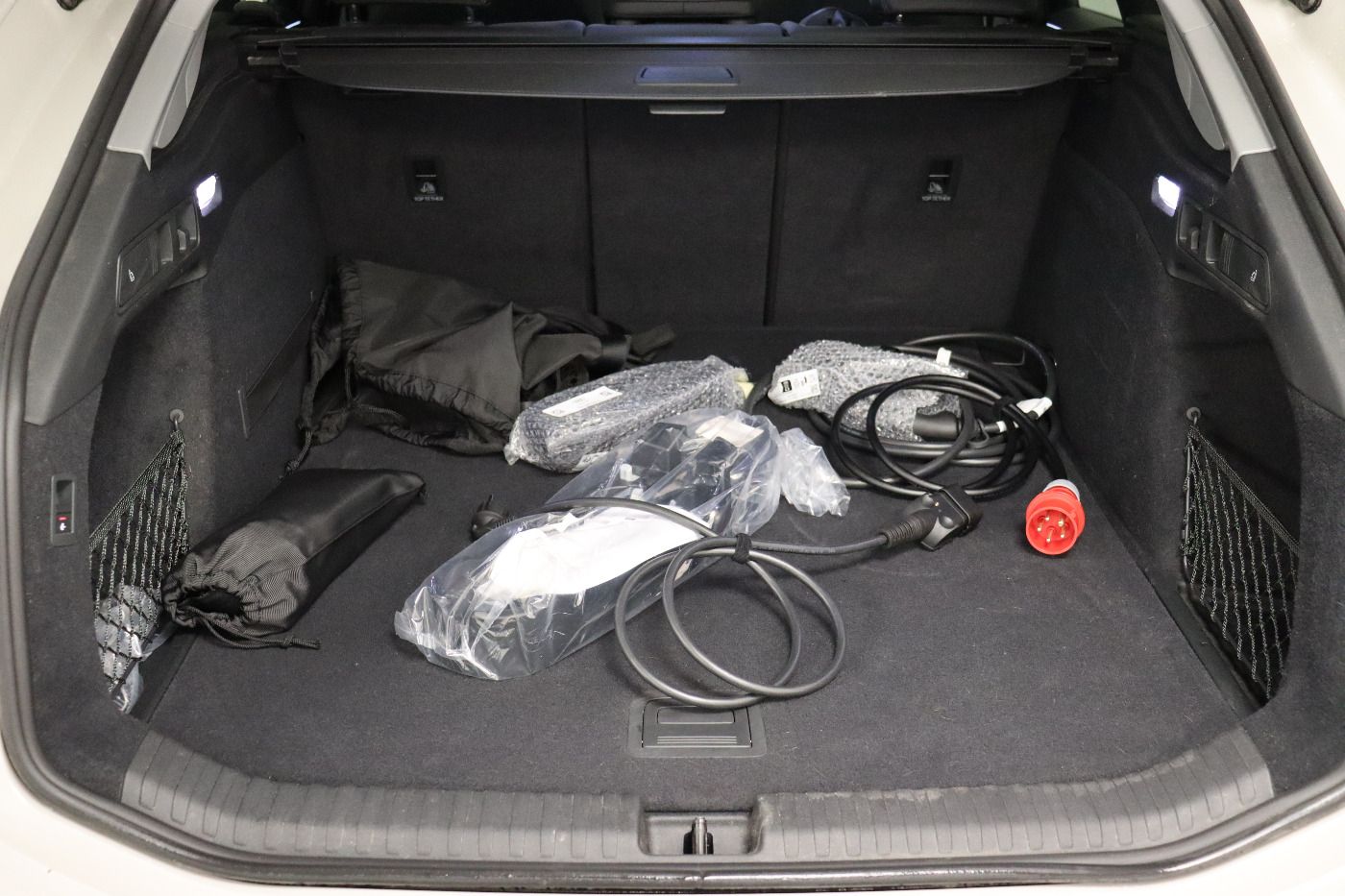 Fahrzeugabbildung Audi A6 Avant e-tron quattro S line B&O|AHK|HUD|Luft