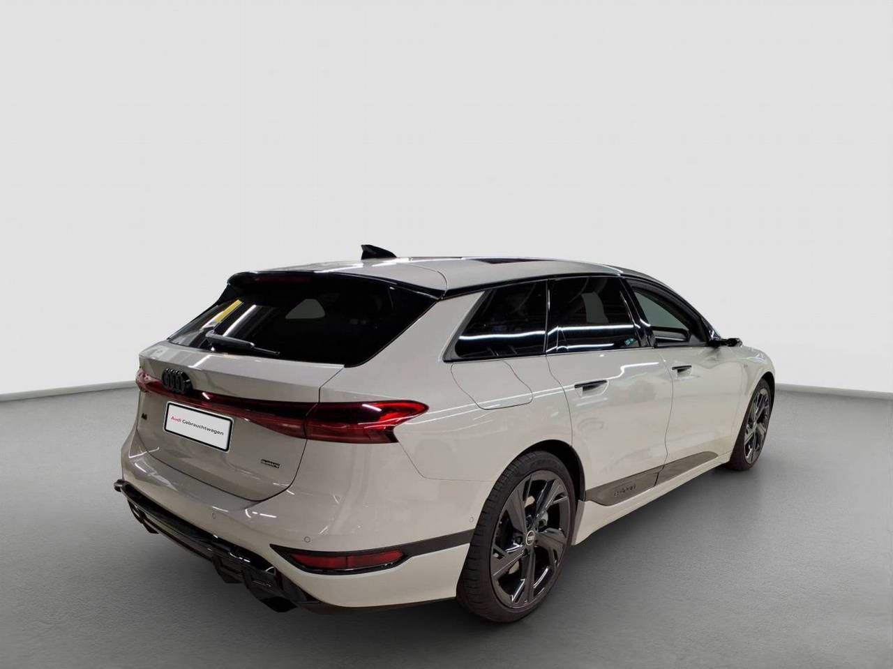 Fahrzeugabbildung Audi A6 Avant e-tron quattro S line B&O|AHK|HUD|Luft