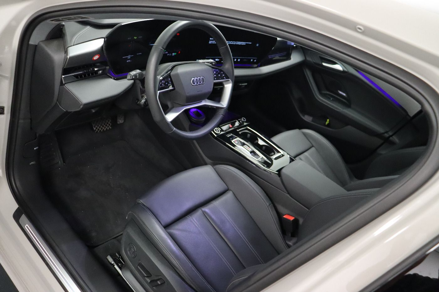 Fahrzeugabbildung Audi A6 Avant e-tron quattro S line B&O|AHK|HUD|Luft