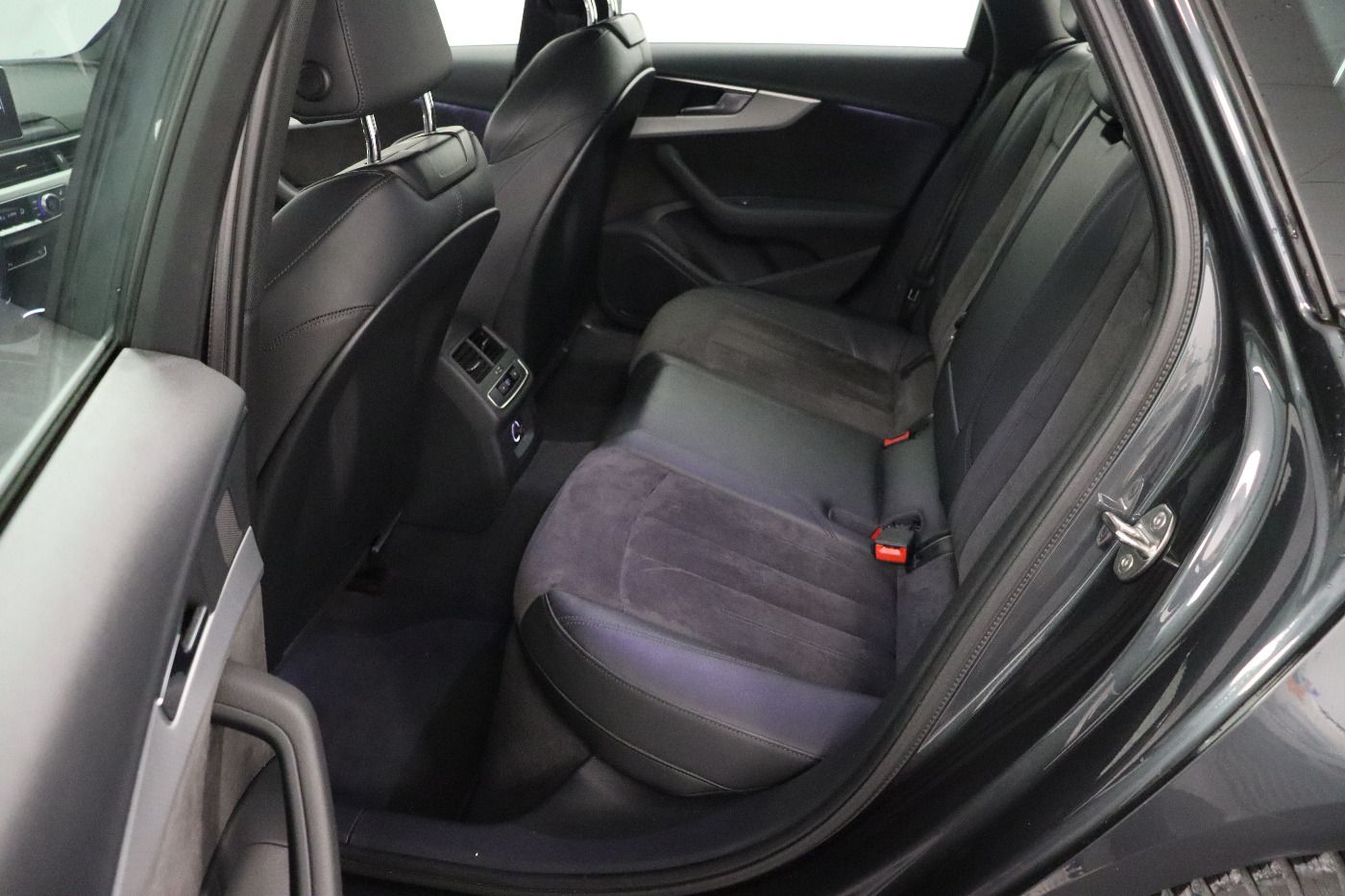 Fahrzeugabbildung Audi A4 Avant 2.0 TFSI S tronic design ACC|Navi|Virtu