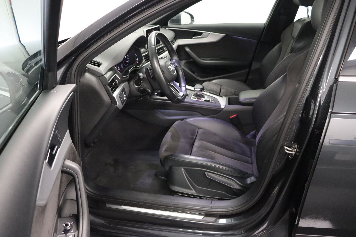 Fahrzeugabbildung Audi A4 Avant 2.0 TFSI S tronic design ACC|Navi|Virtu