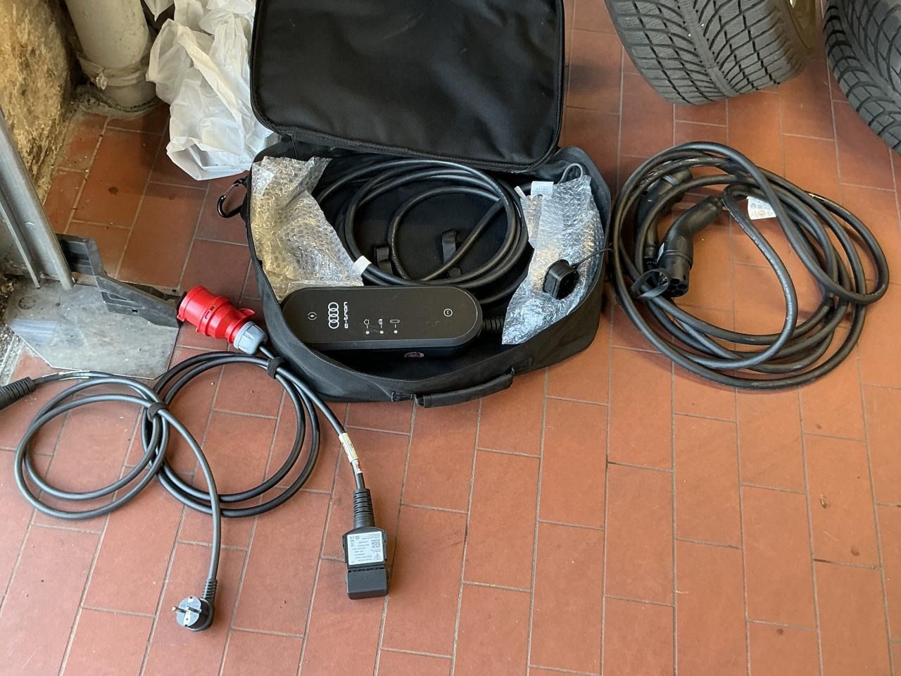 Fahrzeugabbildung Audi Q5 55 TFSIe quattro S tronic S line Matrix|CarPl
