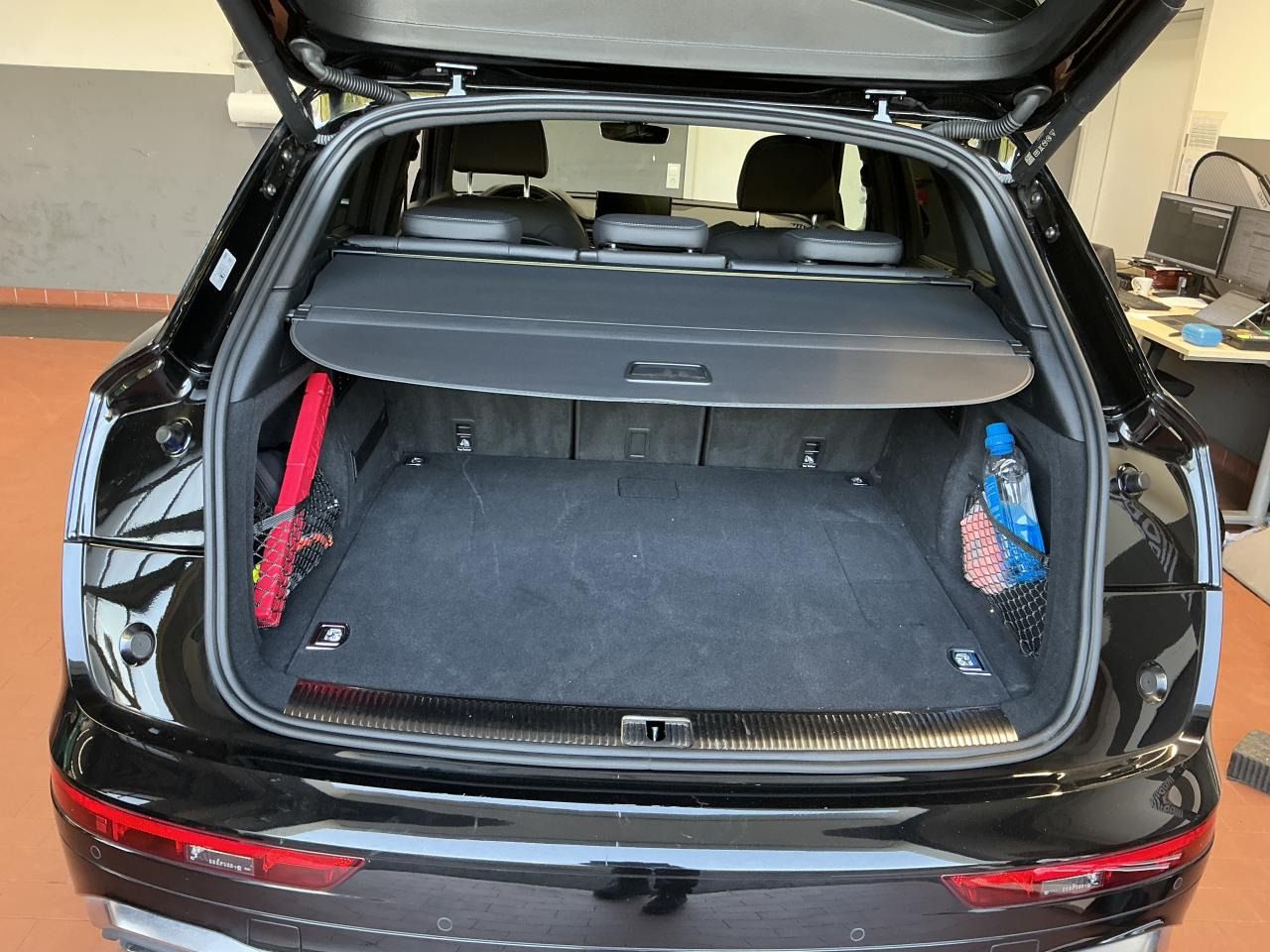 Fahrzeugabbildung Audi Q5 55 TFSIe quattro S tronic S line Matrix|CarPl