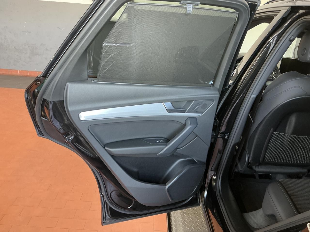 Fahrzeugabbildung Audi Q5 55 TFSIe quattro S tronic S line Matrix|CarPl