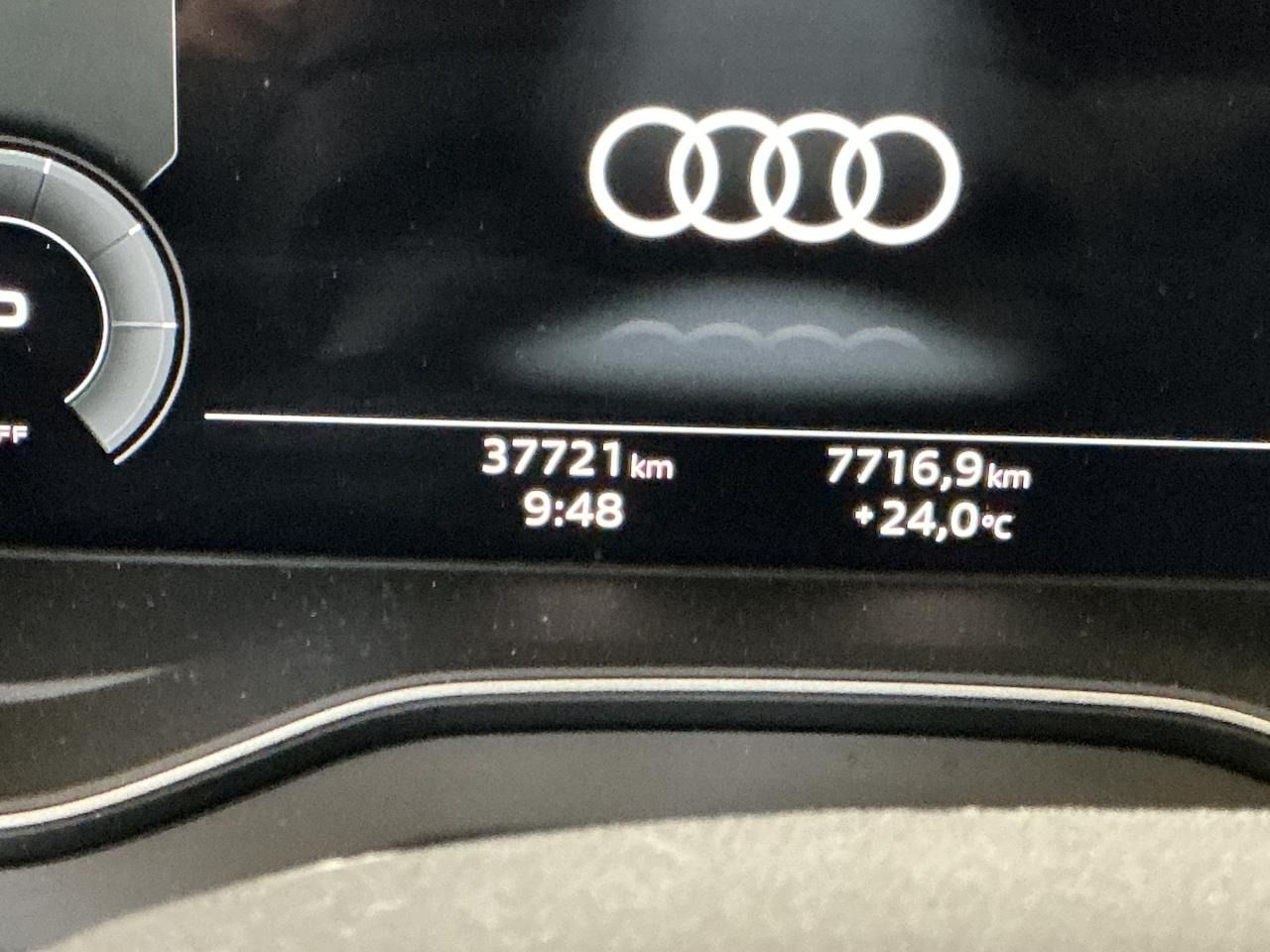 Fahrzeugabbildung Audi Q5 55 TFSIe quattro S tronic S line Matrix|CarPl