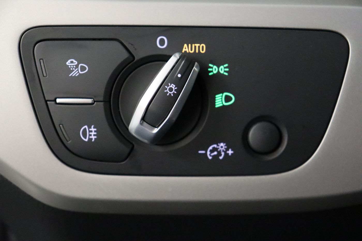 Fahrzeugabbildung Audi A4 Avant 40 TDI quattro S tronic advanced Matrix