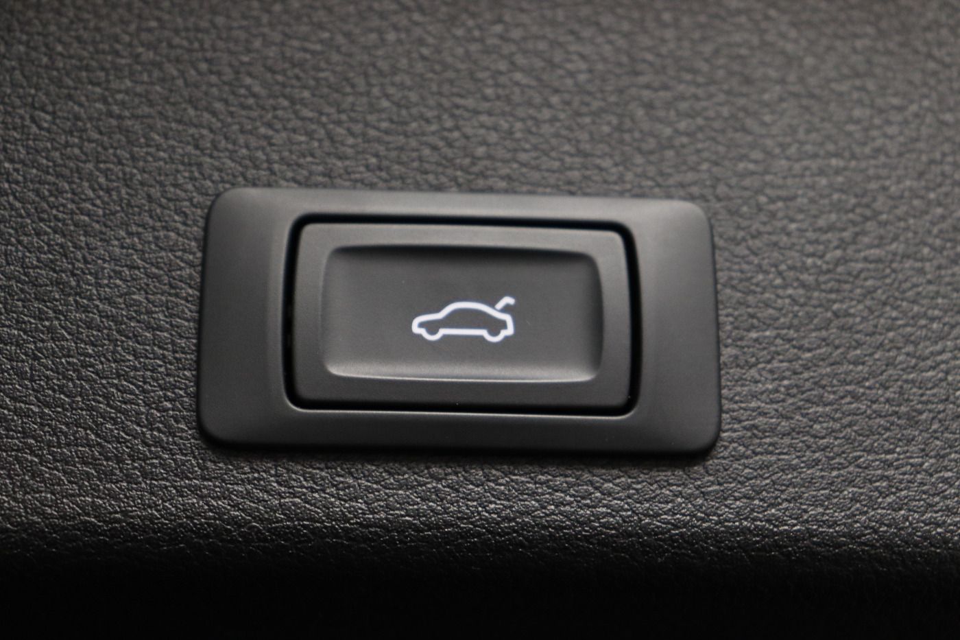 Fahrzeugabbildung Audi A4 Avant 40 TDI quattro S tronic advanced Matrix