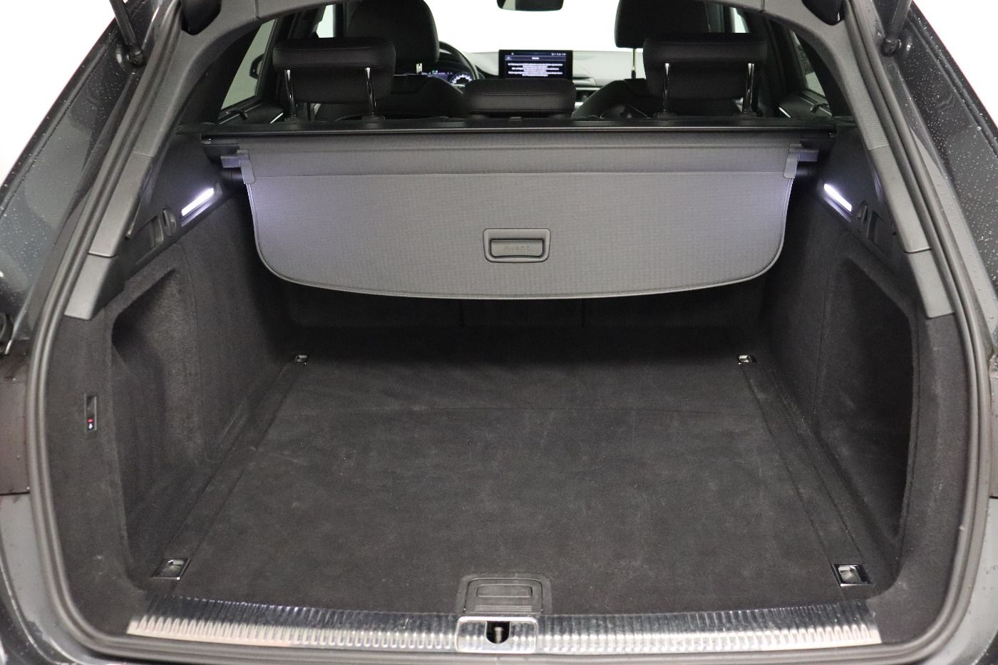 Fahrzeugabbildung Audi A4 Avant 40 TDI quattro S tronic advanced Matrix