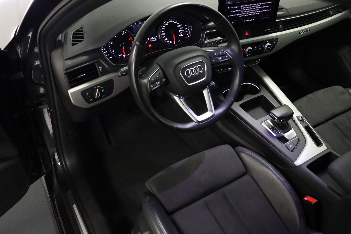 Fahrzeugabbildung Audi A4 Avant 40 TDI quattro S tronic advanced Matrix